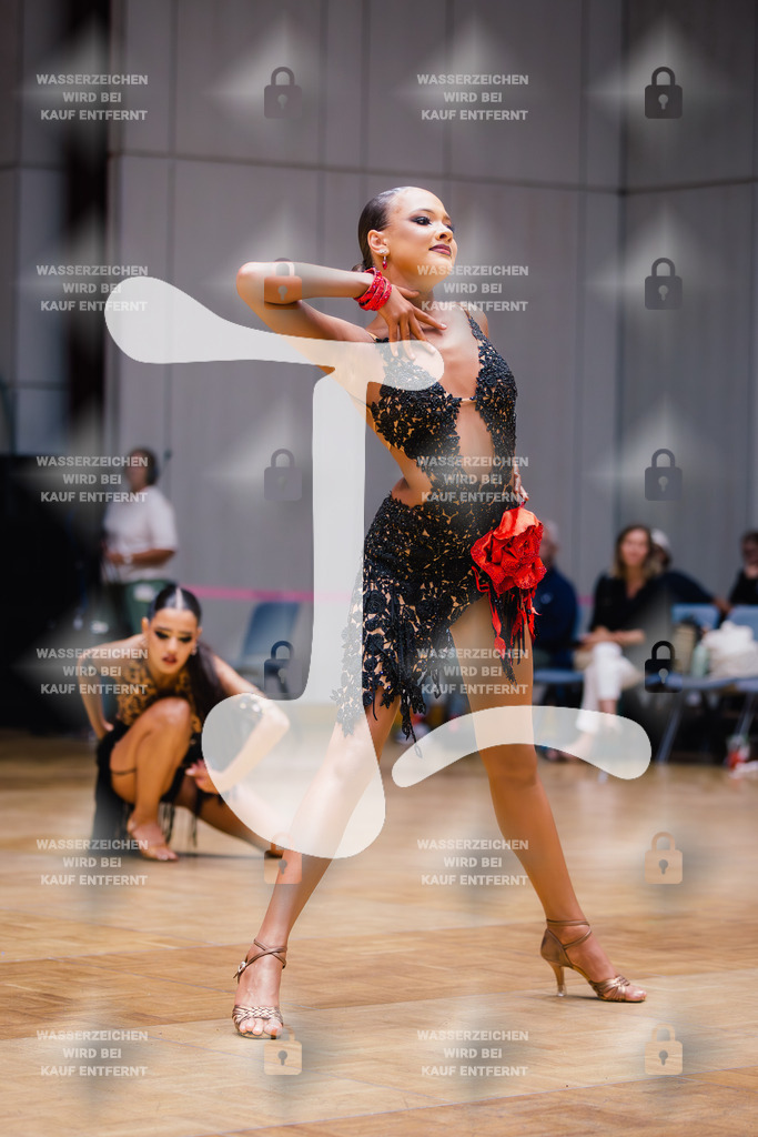 GOC 2025 - WDSF Solo Junior II Latin Female - 2025-08-21-8535 | Webshop for digital downloads and prints of dance sport, event & show photographer Julian Link - Realisiert mit Pictrs.com