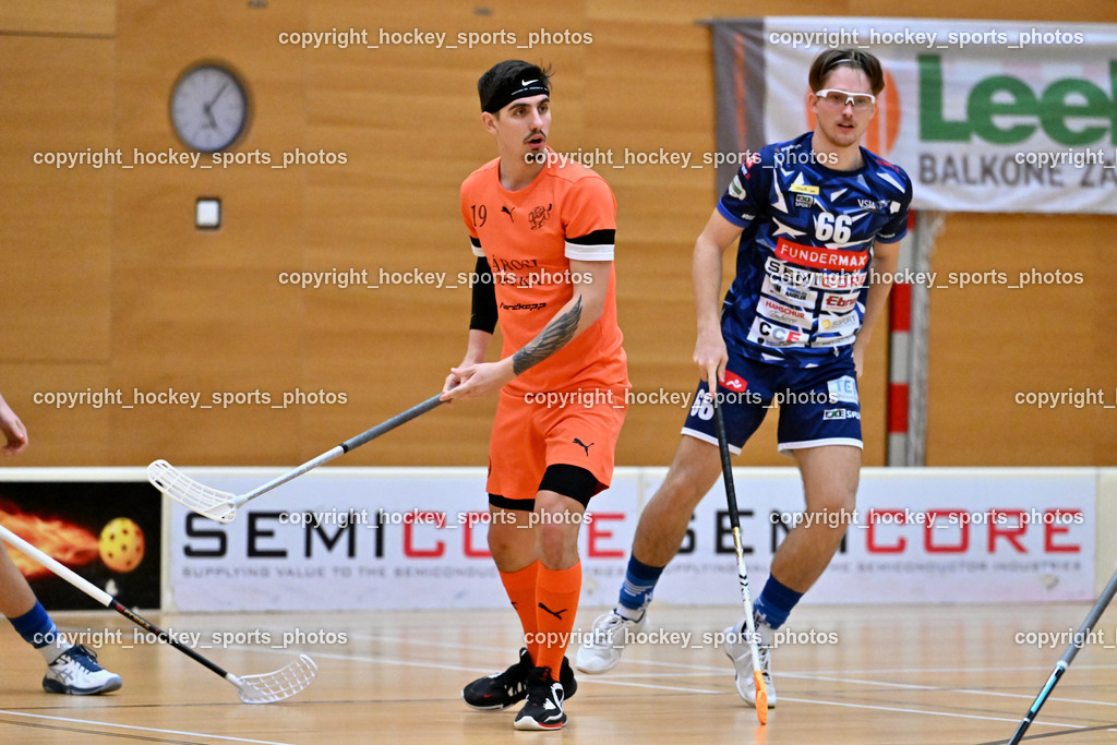 VSV Unihockey vs. SZPK Floorball | #19 Áron Szelley SZPK SÁROSI OPTIKA KOMÁROM, #66 Jakob Rainer VSV Unihockey, VSV Unihockey vs. SZPK Floorball, VSV Unihockey vs. SZPK Floorball am 23.11.2024 in Villach (Ballspielhalle St. Martin), Austria, (Photo by Bernd Stefan)
