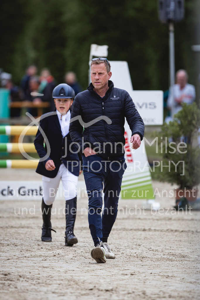 240504_PonyTrophy-115 | Deine schönsten Turniermomente als professionelle Fotos! Entdecke hochwertige Pferdesport-Fotografie im Online-Shop. Jetzt Fotos finden & bestellen!