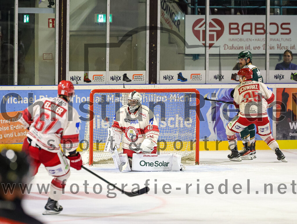 2025-09-12_178_TSV_Erding_gegen_EV_Landshut | Erding, Deutschland, 12.09.2025:Eishockey, Oberliga Süd 2025 / 2026, Testspiel, TSV Erding gegen EV Landshut, Endergebnis: 4:6David Elsner (EV Landshut, #61), Torwart Johannes Kurrer (EV Landshut, #40), Andreas Schwarz (EV Landshut, #25)Foto: Christian Riedel / fotografie-riedel.net