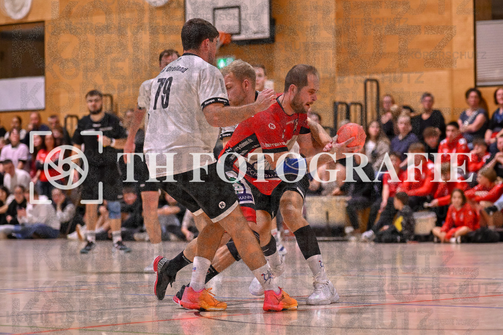 GER, SG Maulburg/Steinen - HSG Dreiland, Handball, Landesliga Suedbaden, 4. Spieltag, Saison 2024/2025, 12.10.2024 | Daniel Winkelbeiner (SG Maulburg/Steinen, #15), Felix Himmel (HSG Dreiland, #79)GER, SG Maulburg/Steinen - HSG Dreiland, Handball, Landesliga Suedbaden, 4. Spieltag, Saison 2024/2025, 12.10.2024Foto: TH Fotografie/Thomas Hess