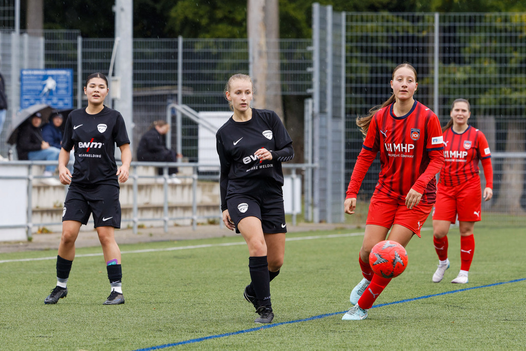 FCHHOH_251005_9992 | 1.FC Heidenheim 1846 II vs. SGM Hohenmemmingen/Sontheim, Fußball, Frauen, Bezirksliga, 2025/2026, 4. Spieltag, 05.10.2025 in Heidenheim, Kunstrasen b. Voith-Arena West(Foto: Michael Bulling) - Realisiert mit Pictrs.com