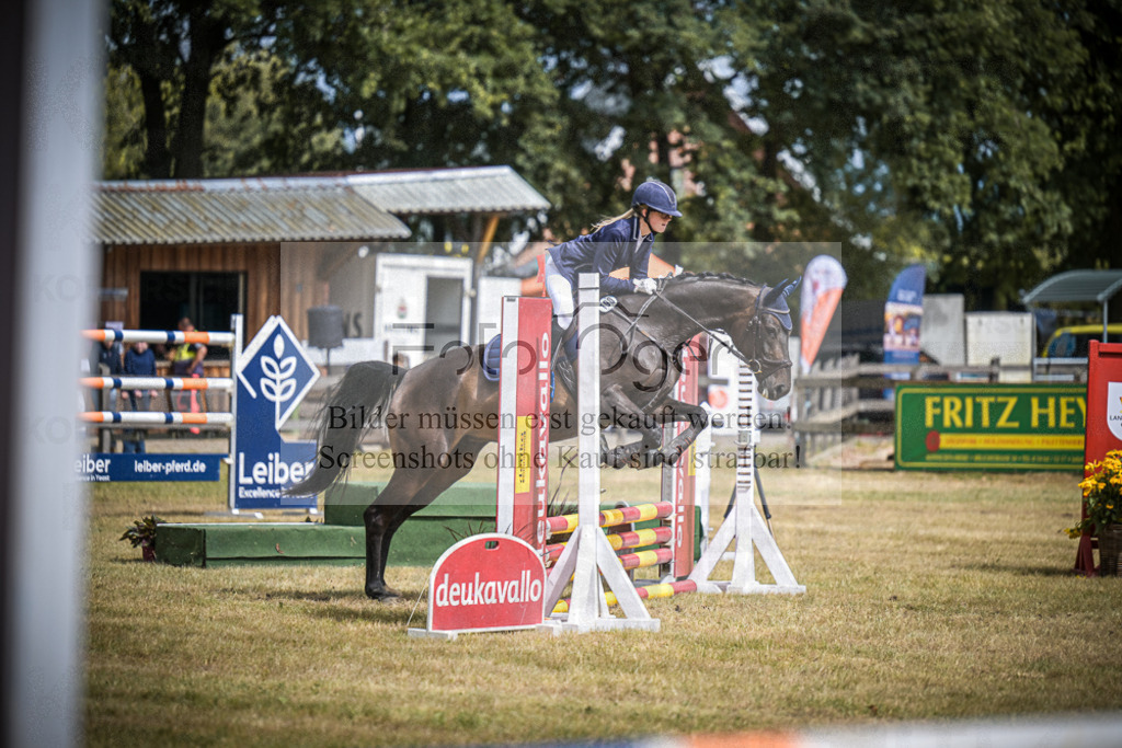 DOS_0821 | Entdecke hochwertige Reitturnierfotos von Foto Oger. Professionell, emotional und authentisch – jetzt Lieblingsmomente im Shop bestellen. - Realisiert mit Pictrs.com