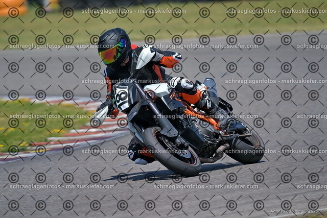26BT02-2052 | markuskiefer.com - Realisiert mit Pictrs.com