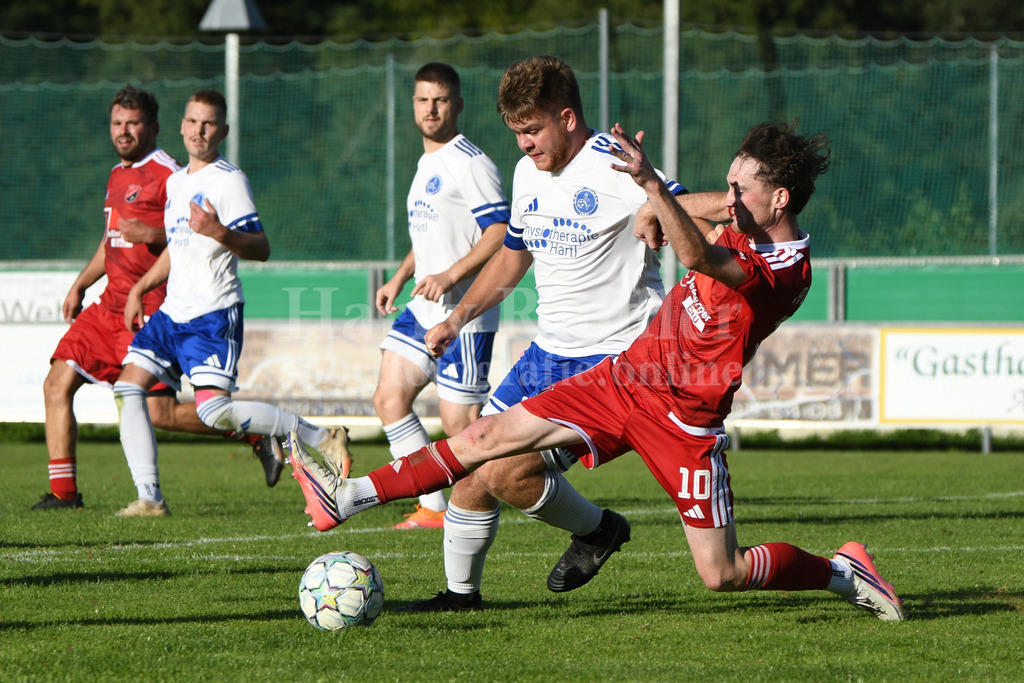 SV Auerbach : SV Habischried | Patrick Kapfenberger (SV Habischried) gegen Elias Süß  (SV Auerbach) - Realisiert mit Pictrs.com