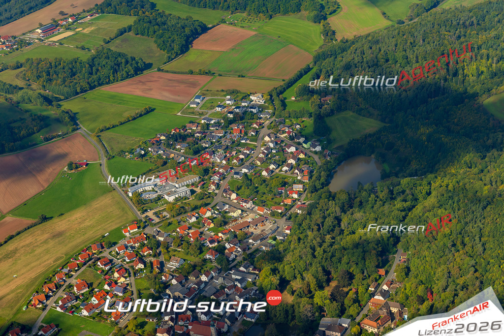 Schrägluftbild  Aschbach  Schlüsselfeld - Das Luftbild wurde 2025 vom UL-Flugzeug heraus erstellt ( keine Drohne ) - Hochauflösende Luftaufnahme -Nicht vergleichbar mit Google Maps oder Satelittenbilder- Die Geschenkidee !Mit Lizenz und Bildrechte bestellbar