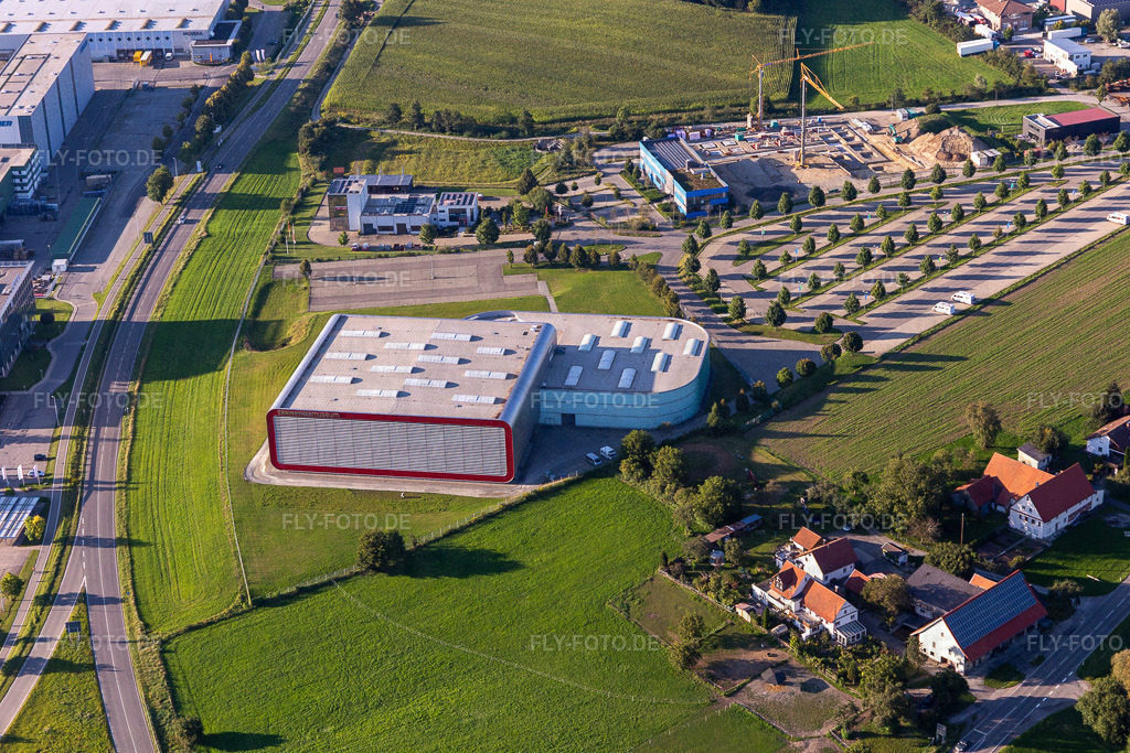 Erwin Hymer Museum | Luftbild: Erwin Hymer Museum im Ortsteil Hopfenweiler in Bad Waldsee im Bundesland Baden-Württemberg in Deutschland. Foto: IMG_128909.jpg vom 03.09.2021 durch ©2025 Werner Riehm fly-foto.de/copyright - Realisiert mit Pictrs.com