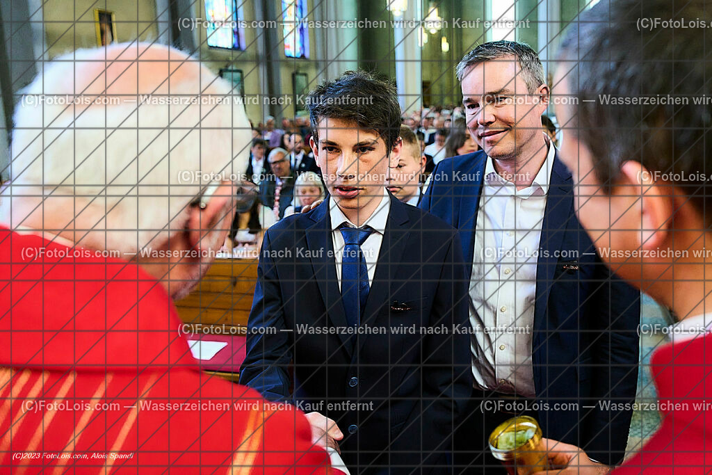 ALP2363_Pfarrfirmung Wieselburg_Sakrament der Firmung | (C)FotoLois.com, Alois Spandl, Pfarrfirmung in Wieselburg mit Firmspender Eduard Gruber (ehemaliger Generalvikar der Diözese St. Pölten), Sa 3. Juni 2023.