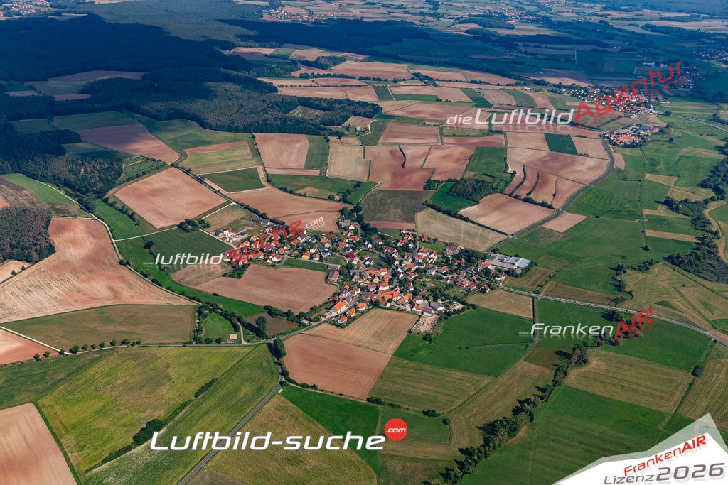 Die Luftbildaufnahme Grasmannsdorf -  wurde 2019 mittels Flugzeug (keine Drohne) erstellt. Perfekte Schärfe und Druck- Ergebnisse- Garantiert!