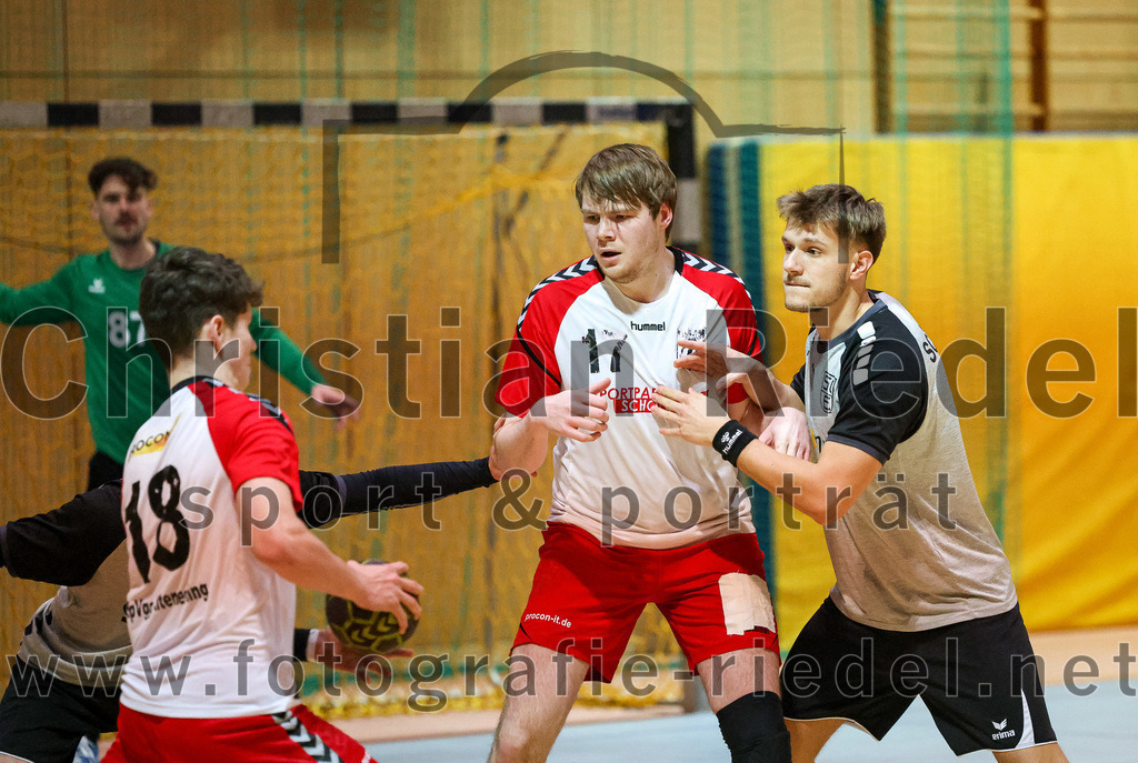 2023-01-21_025_SpVgg_Altenerding_gegen_SC_Eching | Erding, Deutschland, 21.01.2023:
Handball, Bezirksoberliga Männer 2022 / 2023, 12. Spieltag, SpVgg Altenerding gegen SC Eching, Endergebnis: 29:34

Tim Steininger (SpVgg Altenerding, #18), Niklas Fleps (SpVgg Altenerding, #17), Justin Pausch (SC Eching, #13)

Foto: Christian Riedel / fotografie-riedel.net