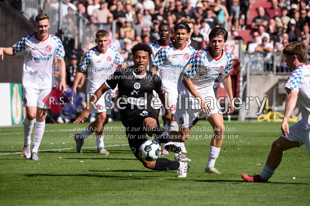 RS-1-132773 | Joel Chima Fujita (#16, FCSP) umgeben von Norderstedtern