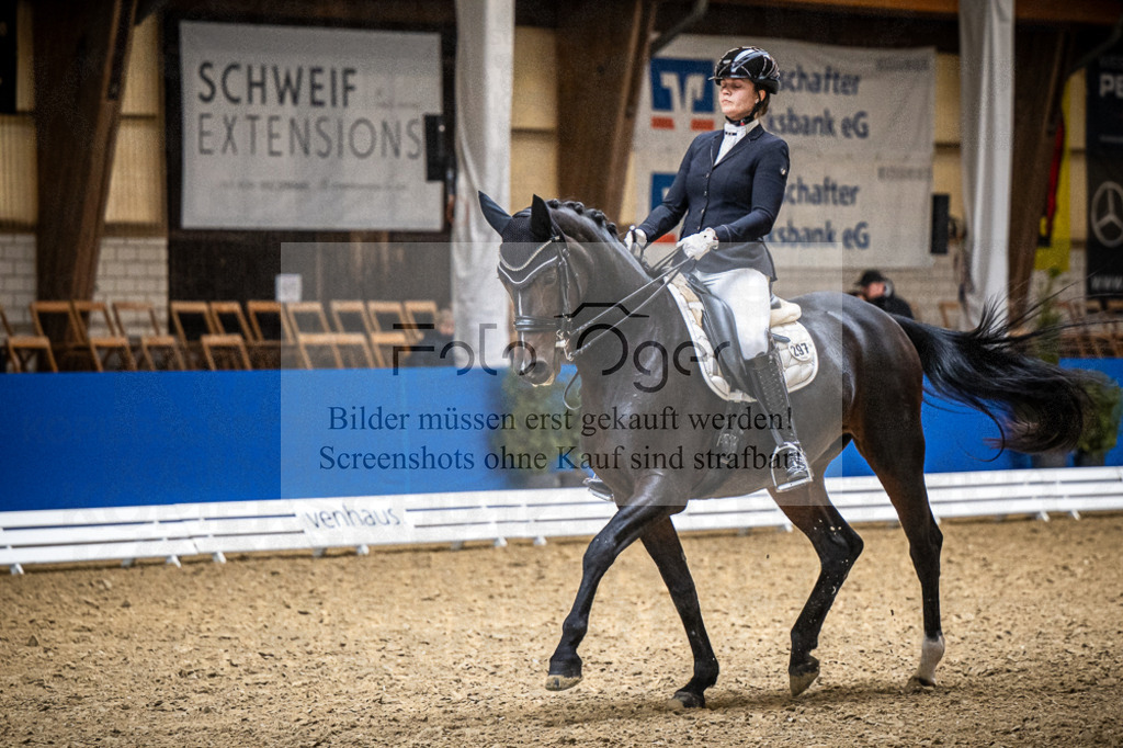 DOS_3232 | Entdecke hochwertige Reitturnierfotos von Foto Oger. Professionell, emotional und authentisch – jetzt Lieblingsmomente im Shop bestellen.Deutschlandweite Turnierfotografie. - Realisiert mit Pictrs.com