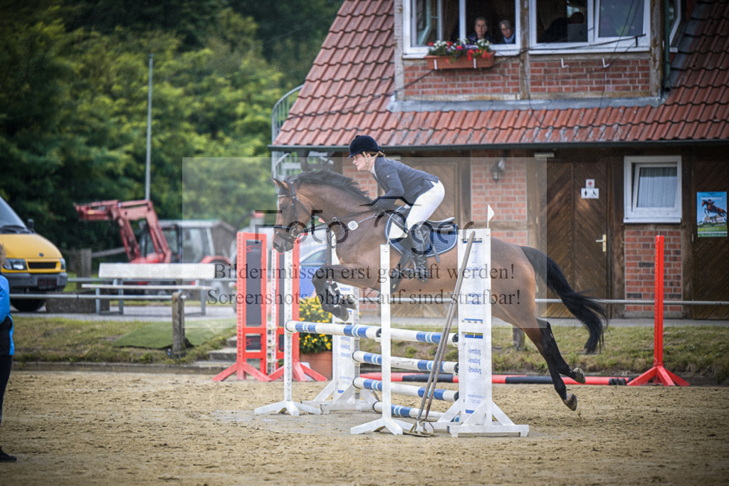 DOS_2757 | Entdecke hochwertige Reitturnierfotos von Foto Oger. Professionell, emotional und authentisch – jetzt Lieblingsmomente im Shop bestellen.Deutschlandweite Turnierfotografie. - Realisiert mit Pictrs.com