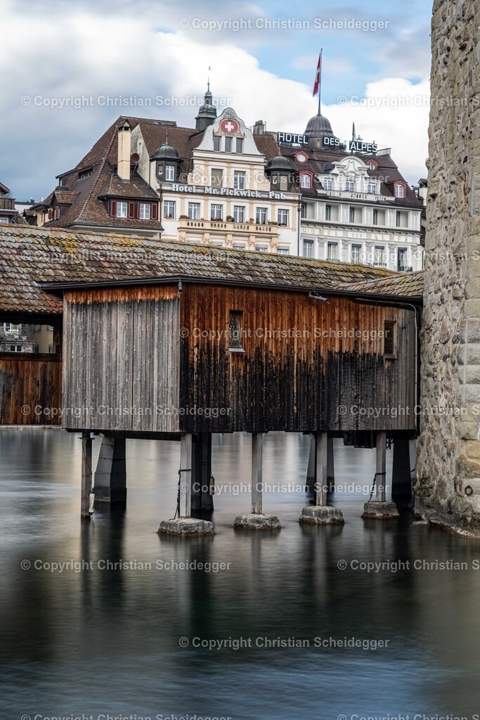 Lucerne LE-135 | Schöne Fotoprints und andere Fotobilderprodukte, frei konfigurierbar - Realisiert mit Pictrs.com
