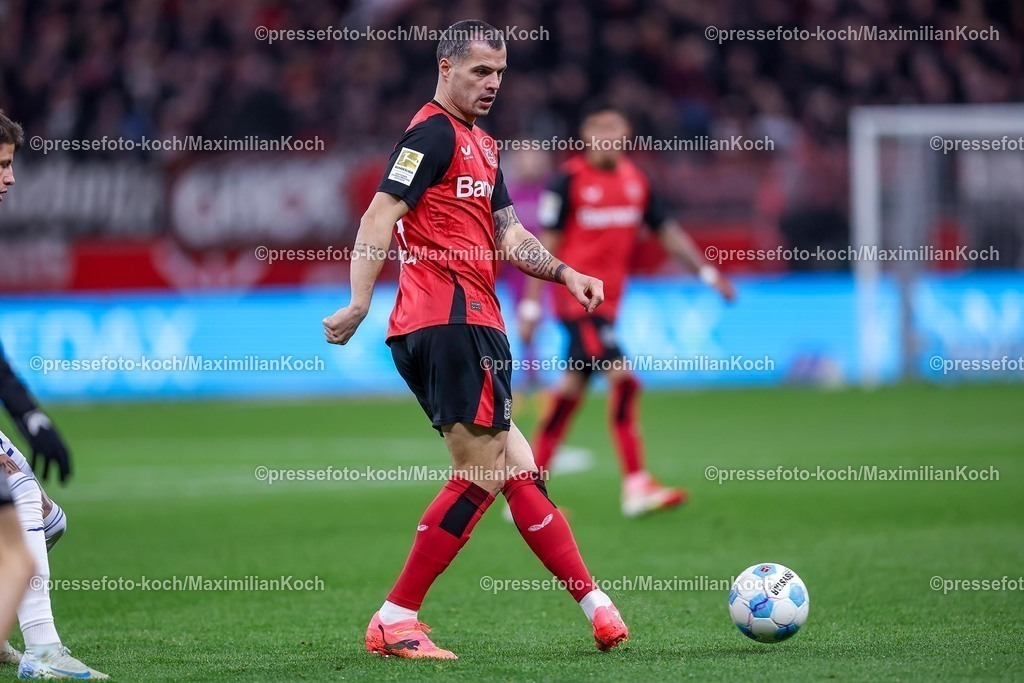 Lev02022501045 | 02.02.2025, Fußball, Bayer 04 Leverkusen - TSG 1899 Hoffenheim, 1. Fußball Bundesliga, 20. Spieltag, BayArena, Saison 2024 2025: Granit Xhaka (Bayer04 Leverkusen #34)DFB regulations prohibit any use of photographs as image sequences and or quasi-video.