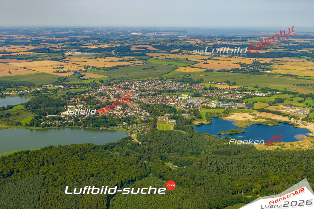 Stadt Neukloster von Oben- Die Luftaufnahme wurde 2025 vom UL-Flugzeug heraus erstellt ( keine Drohnenaufnahme ) - Hochauflösende Luftaufnahme - für Wandbilder und großformatige Ausdrucke geeignet. Das besondere Geschenk!Hier alle&nbsp;Infos zur Lizenzierung der LuftaufnahmeWir fliegen auch dieses Jahr wieder in Ihre Region um Luftbilder zu erstellen.- Luftbild anfragen