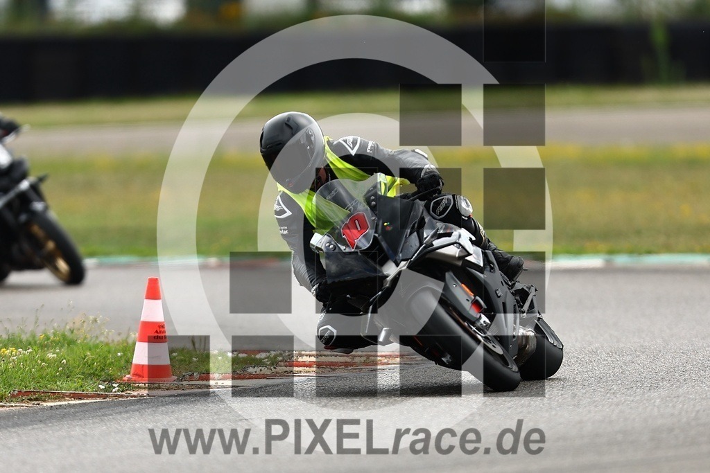 0010-20250723_01155 | Schöne Erinnerungen an spannende Momente - das festzuhalten ist unser Job. PIXELrace.de ist seit 2003 auf den Rennstrecken Europas unterwegs um die Action draußen beim Fahren und die wunderbare Stimmung imm Fahrerlager für euch einzufangen.