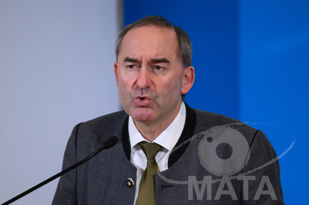 _DWI7764 | Bayerns Wirtschaftsminister Hubert Aiwanger (Freie Wähler) Pressekonferenz im Lokschuppen. Rosenheim, 02.12.2025 Bayern Deutschland - Realisiert mit Pictrs.com