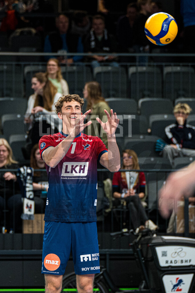 Volleyball I Herren I Saison 2025/2026 I Bundesliga I 5. Spieltag I SVG Lüneburg - VfB Friedrichshafen | CONTRAST ZERØ MEDIA - Realisiert mit Pictrs.com