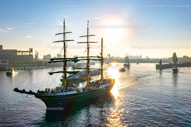 DJI_0181 | 30.09.2022 Drohnenaufnahmen Dt. Schifffahrtstag 2022 Bremen Wendebecken / Weser