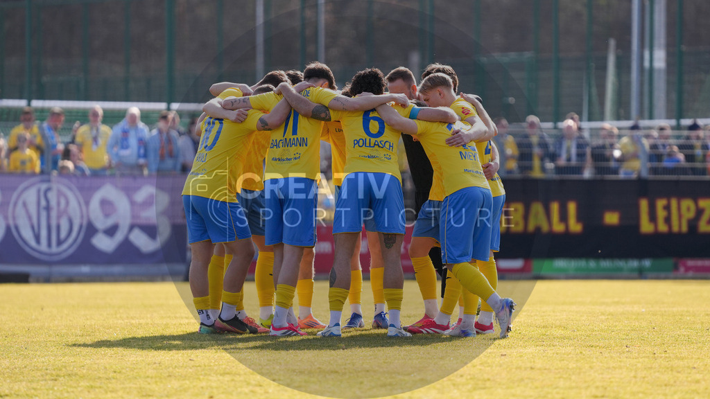 Fußball, Herren, Saison 2025/2026, Regionalliga Nordost, 24. Spieltag, FSV 63 Luckenwalde vs. 1.FC Lokomotive Leipzig, Samstag 28.02.2026, Werner-Seelenbinder-Stadion Luckenwalde, | Fußball, Herren, Saison 2025/2026, Regionalliga Nordost, 24. Spieltag, FSV 63 Luckenwalde vs. 1.FC Lokomotive Leipzig, Samstag 28.02.2026, Werner-Seelenbinder-Stadion Luckenwalde, Im Bild: Der Mannschaftskreis des FSV 63 Luckenwalde vor Spielbeginn. - Realisiert mit Pictrs.com