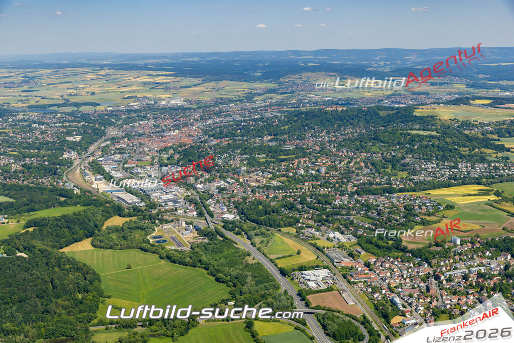 Das Luftbild zeigt :  Coburg - Die Luftaufnahme wurde 2023 vom UL-Flugzeug aus erstellt ( keine Drohne ) - Hochauflösende Luftaufnahme - Für grossformatige Ausdrucke geeignet. Die Geschenkidee !Mit Lizenz und Bildrechte bestellbar