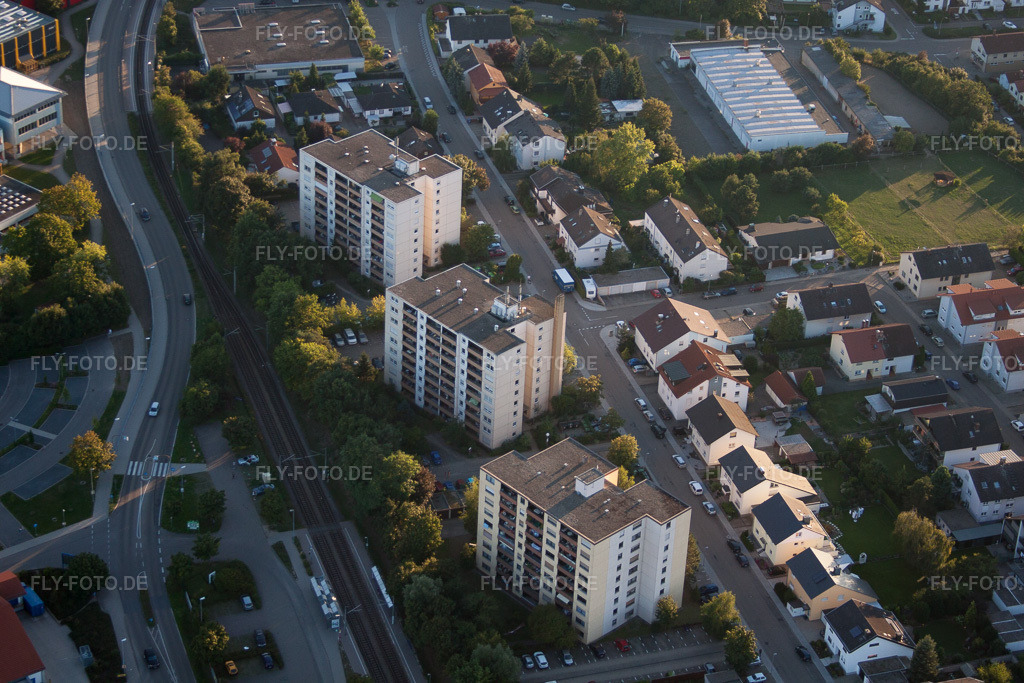 Luftbild: Hochhaus- Ensemble der Rudolf Diesel Strasse im Ortsteil Linkenheim in Linkenheim-Hochstetten im Bundesland Baden-Württemberg in Deutschland. Foto: IMG_59707.jpg vom 04.09.2013 durch Werner Riehm/FLY-FOTO.de