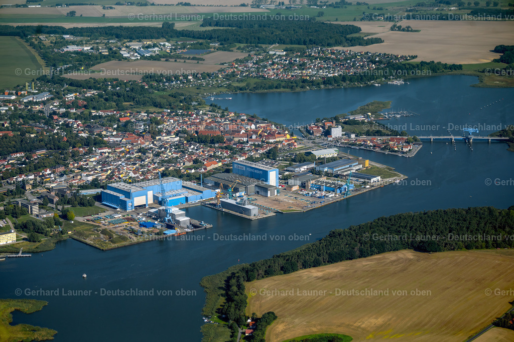 4061046 | WOLGAST 08.09.2021 Werftgelände der Peenewerft in Wolgast im Bundesland Mecklenburg-Vorpommern, Deutschland. // Shipyard - site of the Peenewerft in Wolgast in the state Mecklenburg - Western Pomerania, Germany. Foto: Gerhard Launer