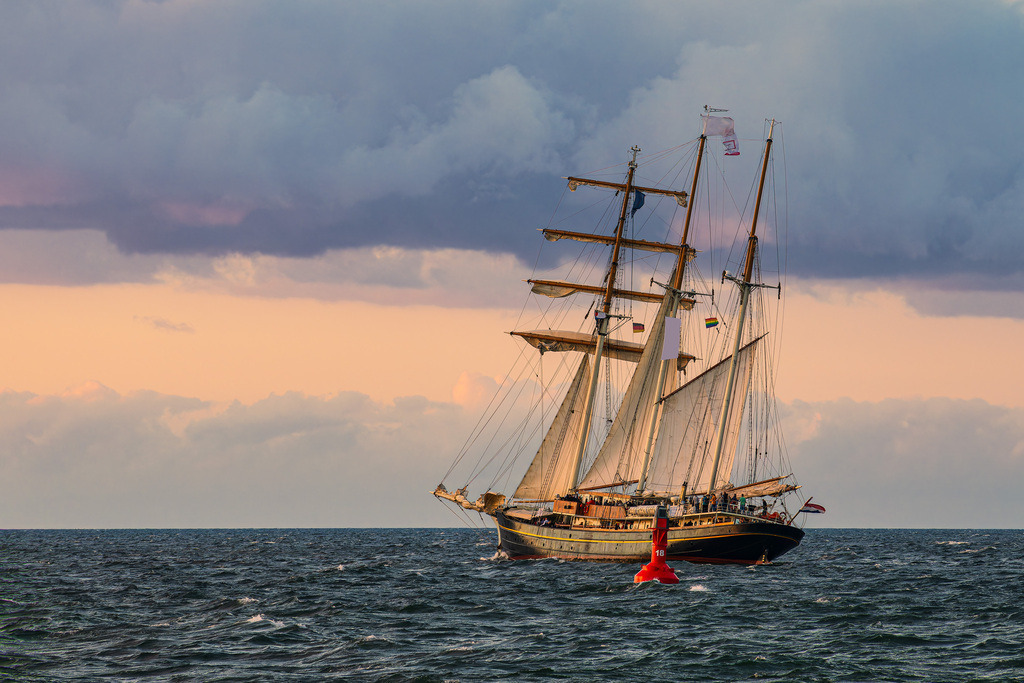 Segelschiff auf der Ostsee während der Hanse Sail in Rostock | Segelschiff auf der Ostsee während der Hanse Sail in Rostock.