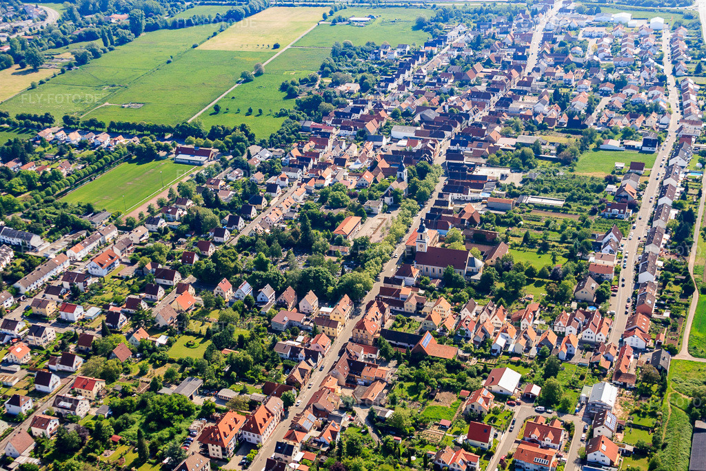 Luftbild: Ortsansicht von Westen im Ortsteil Queichheim in Landau im Bundesland Rheinland-Pfalz in Deutschland.Foto: IMG_27335.jpg vom 23.05.2010 durch Werner Riehm/FLY-FOTO.deAuflösung des Originals: 4752 x 3168 px