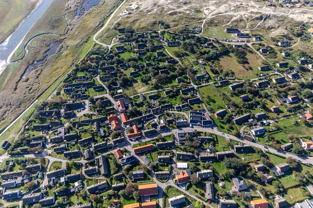 Vue aérienne: Vue de la ville à Fanø dans le département Syddanmark, Danemark. Photo: IMG_118698.jpg prise le 21/09/2019 par Werner Riehm/FLY-FOTO.eu – Résolution de l'original: 5472 x 3648 px