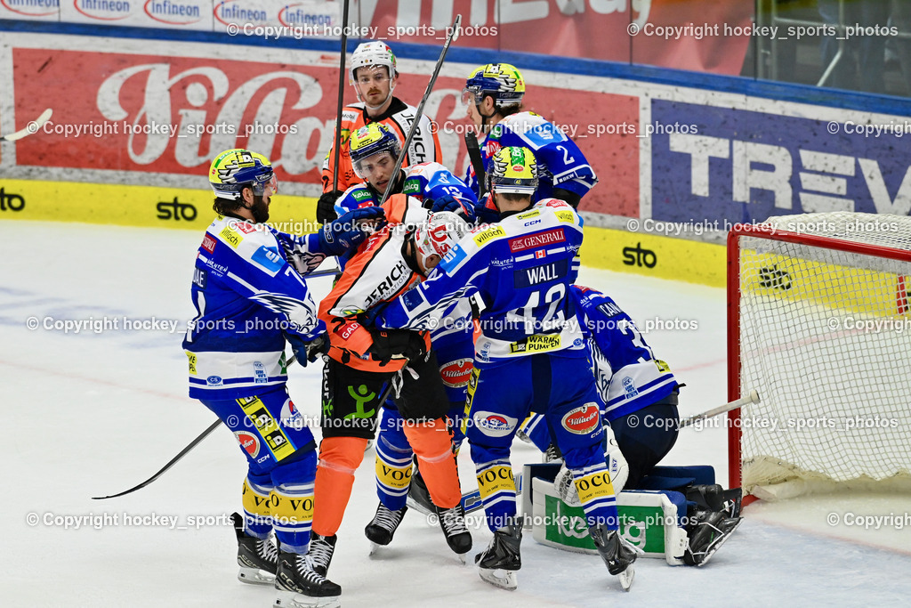 EC IDM WÄRMEPUMPEN VSV vs. MOSER MEDICAL GRAZ99ERS | #74 Joel Teasdale EVC VSV, #42 Alex Wall EC VSV, #35 Joe Cannata EC VSV, #2 Dylan MacPherson EC VSV, EC IDM WÄRMEPUMPEN VSV vs. MOSER MEDICAL GRAZ99ERS, EC IDM WÄRMEPUMPEN VSV vs. MOSER MEDICAL GRAZ99ERS am 12.03.2026 in Villach (Stadthalle Villach), Austria, (Photo by Bernd Stefan)