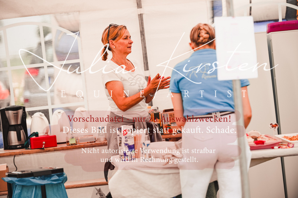 DSC_5736 | Pferde- und Turnierfotografie in Westsachsen. Pferdeportraits, Auftragszeichnungen und intuitive Kunst.