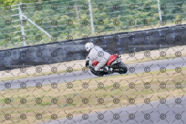 26bt05-1696 | markuskiefer.com - Realisiert mit Pictrs.com