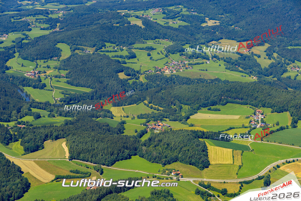 Aktuelles Luftbild von Altnußberg Geiersthal - Die Luftaufnahme wurde 2022 mittels UL-Flugzeug erstellt ( keine Drohne ) - hochauflösende Kamera-Systeme von  Canon -Beste Qualität - Für grossformatige Ausdrucke geeignet. Die Geschenkidee !