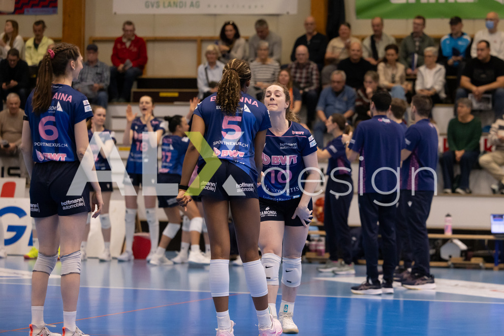 Volleyball I Frauen I Saison 2025-2026 I Volleyball NLA | Women I 1/2 Finals I  VC Kanti Schaffhausen - Sm'Aesch Pfeffingen I 07.03.2026 | 10 Jillian Gillen (USA) (Sm'Aesch Pfeffingen) – Außenangriff - Realisiert mit Pictrs.com