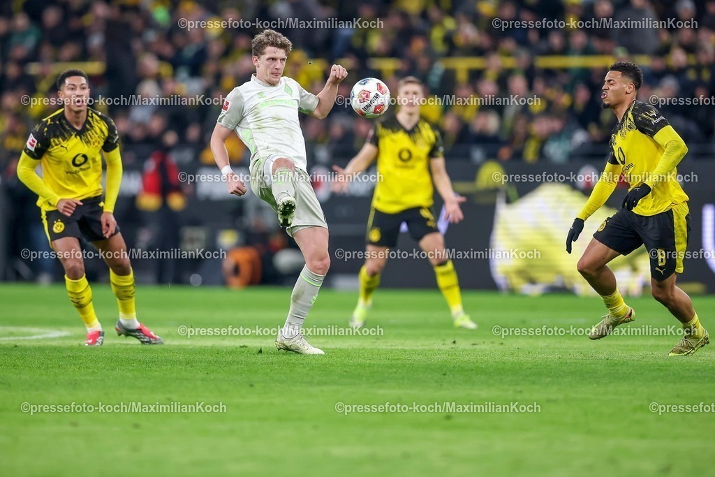 BVB13012601079 | 13.01.2026, Fußball, Borussia Dortmund - SV Werder Bremen,, 1. Fußball Bundesliga, 17. Spieltag, Signal Iduna Park, Saison 2025 2026: Salih Özcan (BVB #06)  DFB regulations prohibit any use of photographs as image sequences and or quasi-video.
