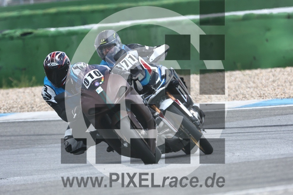 0371-20240624_01297 | Schöne Erinnerungen an spannende Momente - das festzuhalten ist unser Job. PIXELrace.de ist seit 2003 auf den Rennstrecken Europas unterwegs um die Action draußen beim Fahren und die wunderbare Stimmung imm Fahrerlager für euch einzufangen.