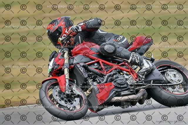 25bt05-1662 | markuskiefer.com - Realisiert mit Pictrs.com