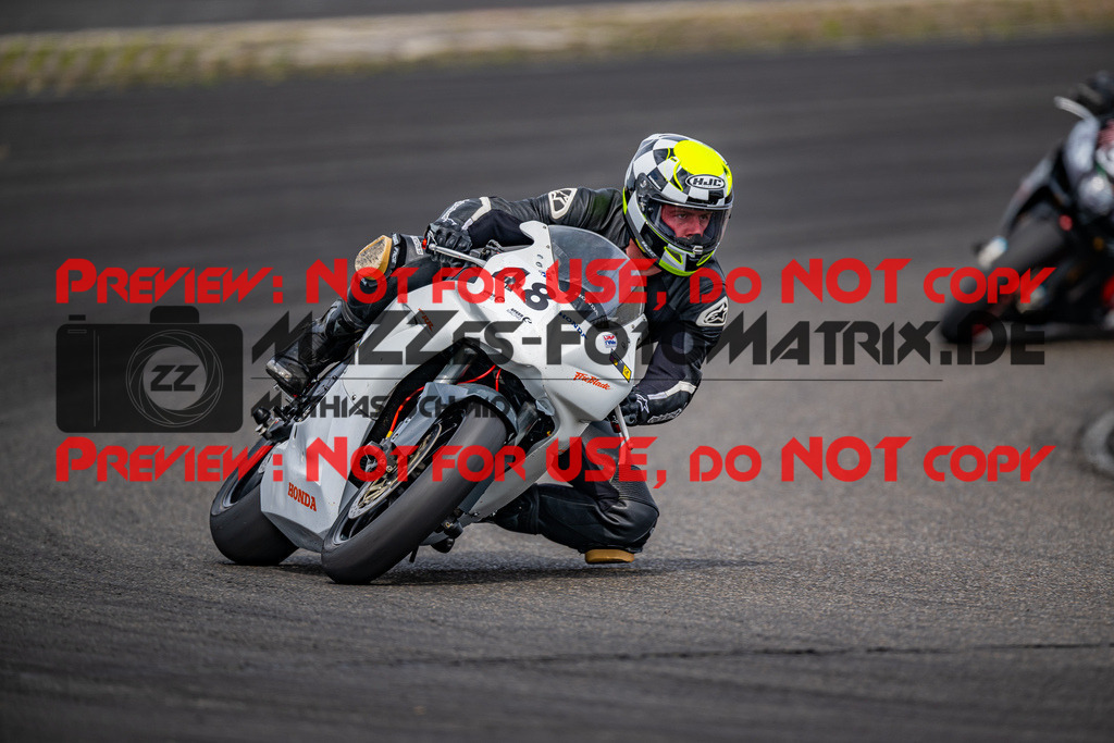 MaZZes_FotoMatrix_230719_3203 | GELB