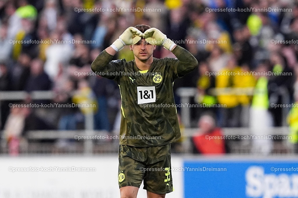 xYDR09052501084 | 09.05.2025, xydrx, Fußball, Borussia Dortmund II - VFB Stuttgart II, 3.Liga, Stadion Rote Erde, Saison 2024 2025: Marcel Lotka (Borussia Dortmund II #35) ärgert sich über eine vergeben Chance DFB regulations prohibit any use of photographs as image sequences and or quasi-video.