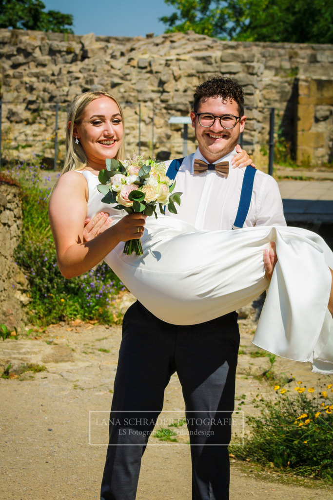 Hochzeit Sven _ Evi 30.06.22 Standesamt-10 | lanaschraderfotografie - Realisiert mit Pictrs.com