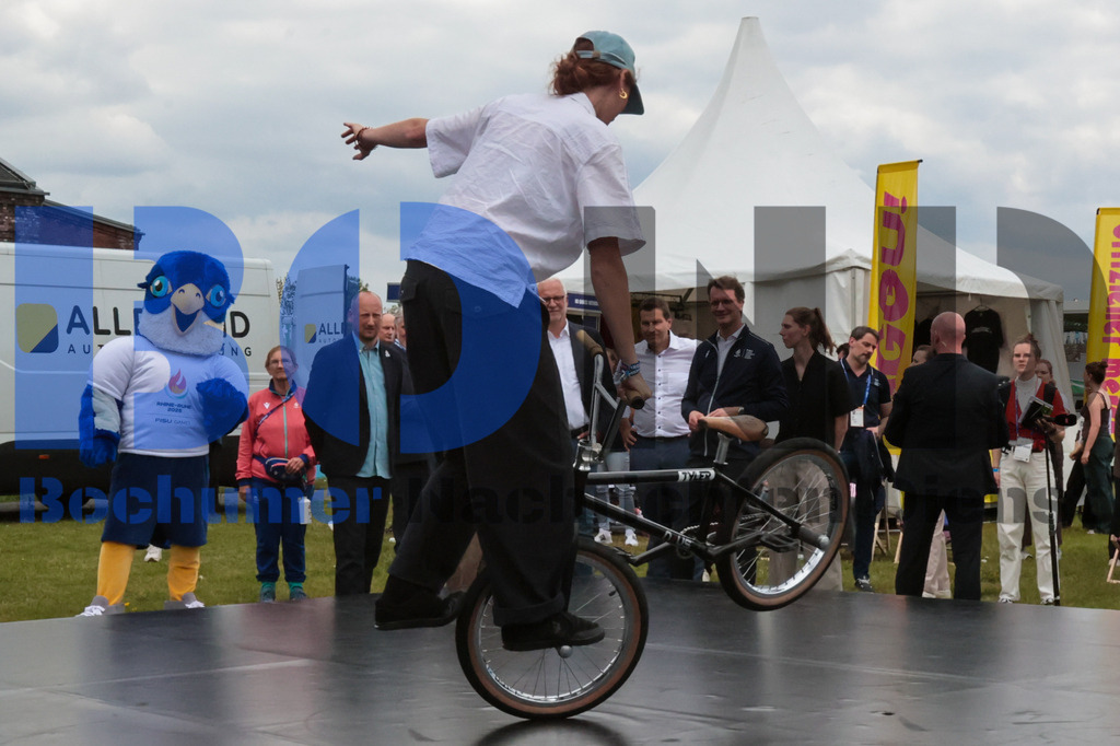 SES_TTG3X320250717-178 | bond - Realisiert mit Pictrs.com