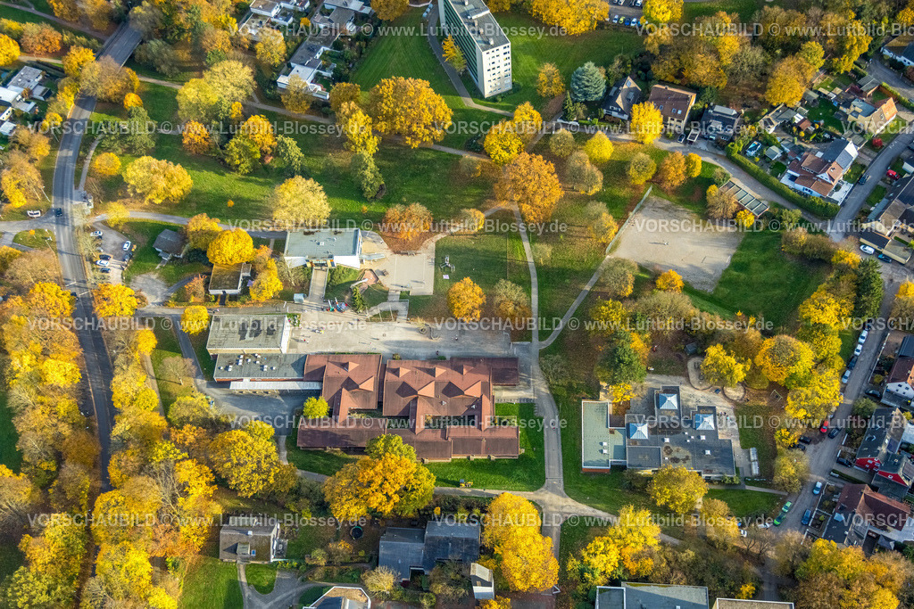 Hagen251102776 | Luftbild, Grundschule Helfe, Städtischer Kindergarten Helfe, herbstliche Bäume, Boele, Hagen, Ruhrgebiet, Nordrhein-Westfalen, Deutschland