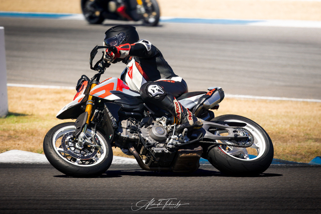 Ducati Trackday Hockenheimring 2026 | Entdecken Sie die faszinierende Welt von Alexander Tschuncky Arts: Kreative Fotografie, atemberaubende Automobilkunst und hochwertiger Bilderdruck. Lassen Sie sich inspirieren! - Realisiert mit Pictrs.com