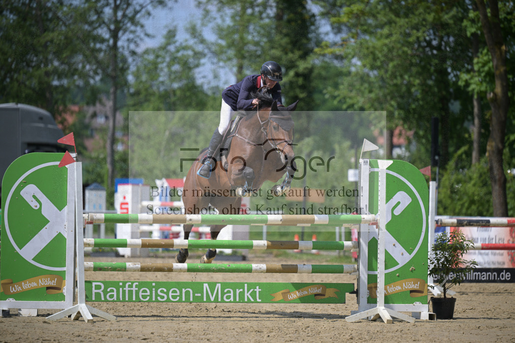 DOS_8849 | Entdecke hochwertige Reitturnierfotos von Foto Oger. Professionell, emotional und authentisch – jetzt Lieblingsmomente im Shop bestellen.Deutschlandweite Turnierfotografie. - Realisiert mit Pictrs.com