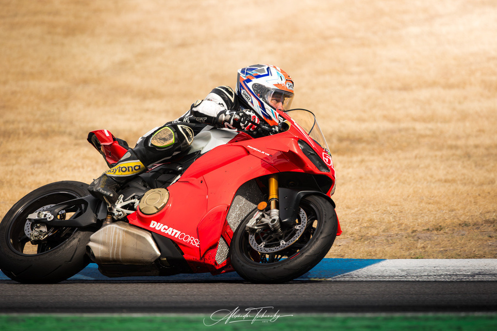 Ducati Trackday Hockenheimring 2026 | Entdecken Sie die faszinierende Welt von Alexander Tschuncky Arts: Kreative Fotografie, atemberaubende Automobilkunst und hochwertiger Bilderdruck. Lassen Sie sich inspirieren! - Realisiert mit Pictrs.com