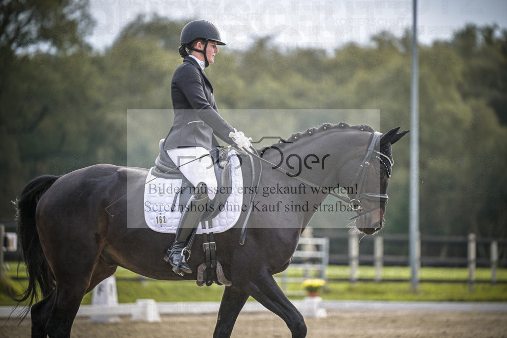 DOS_B257 | Entdecke hochwertige Reitturnierfotos von Foto Oger. Professionell, emotional und authentisch – jetzt Lieblingsmomente im Shop bestellen.Deutschlandweite Turnierfotografie. - Realisiert mit Pictrs.com