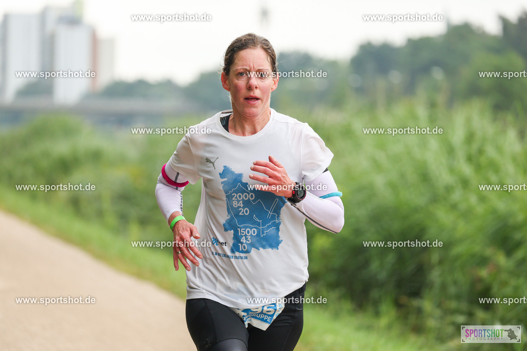 LUR_1994 | 34. M-net Erlanger Triathlon 2025 #erlangertriathlon  #mnettriathlon2025 #mnettriathlon #team #olympischedistanz #mitteldistanz #triathlon #maindonaukanal  #erlangertriathlon2025 #yourpictrs #tv1848 #tv1848erlangen  #triathlonbayern #sportinerlangen #demsportverbunden #sportshot_your_pictrs Copyright: www.sportshot.de