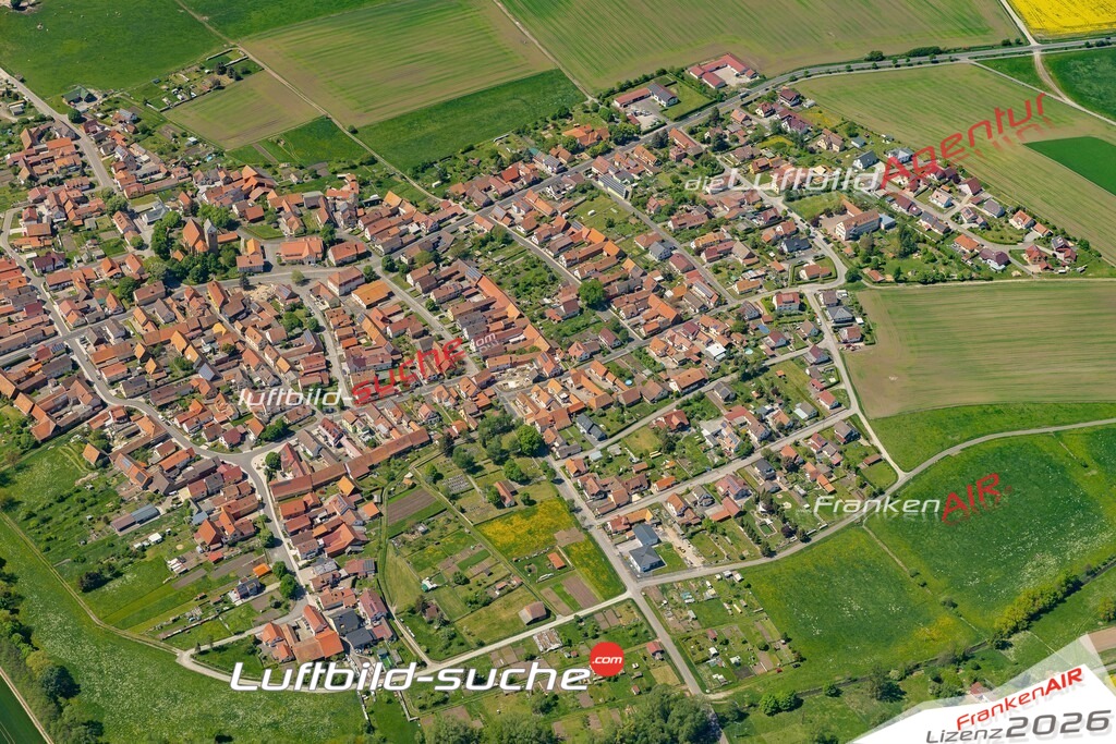 Die Luftaufnahme Milz - Römhild wurde 2022 vom Flugzeug aus (keine Drohne) erstellt. Hohe Auflösung -für große Poster und Wandbilder geeignet - Garantiert!